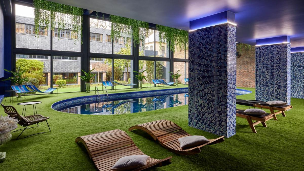 Château Jeanne & The Forest - Château de Montvillargenne