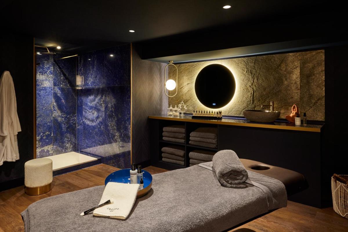 Château Jeanne & The Forest - Château de Montvillargenne