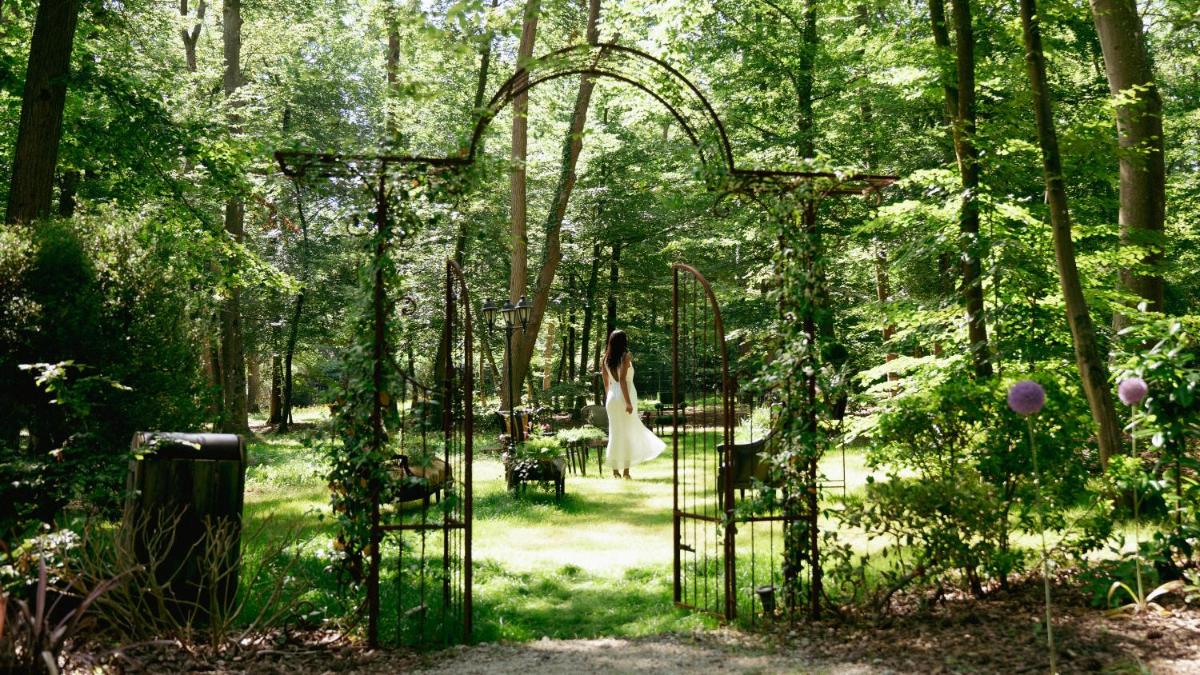 Château Jeanne & The Forest - Château de Montvillargenne