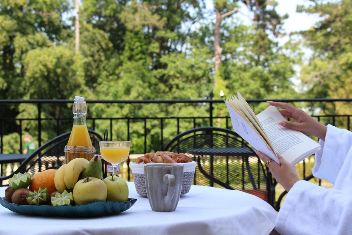 Château Jeanne & The Forest - Château de Montvillargenne