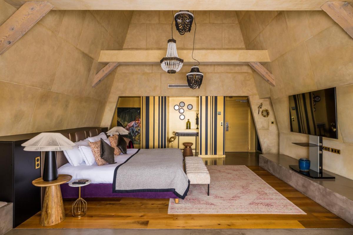 Château Jeanne & The Forest - Château de Montvillargenne