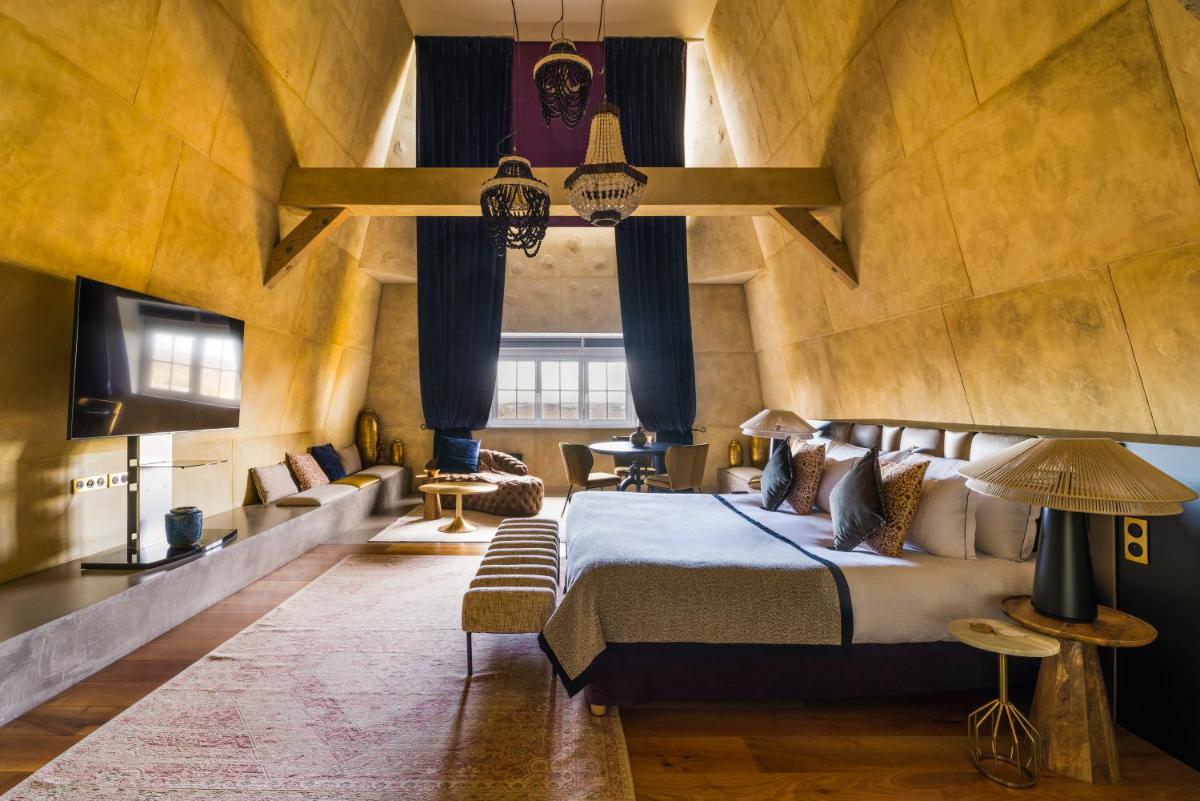 Château Jeanne & The Forest - Château de Montvillargenne