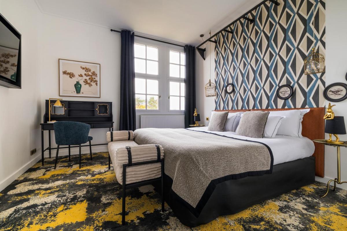 Château Jeanne & The Forest - Château de Montvillargenne