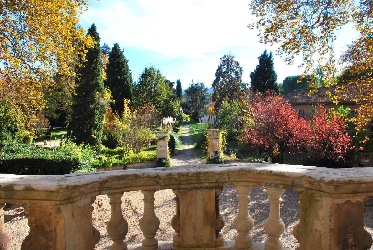 Chateau De Roussan