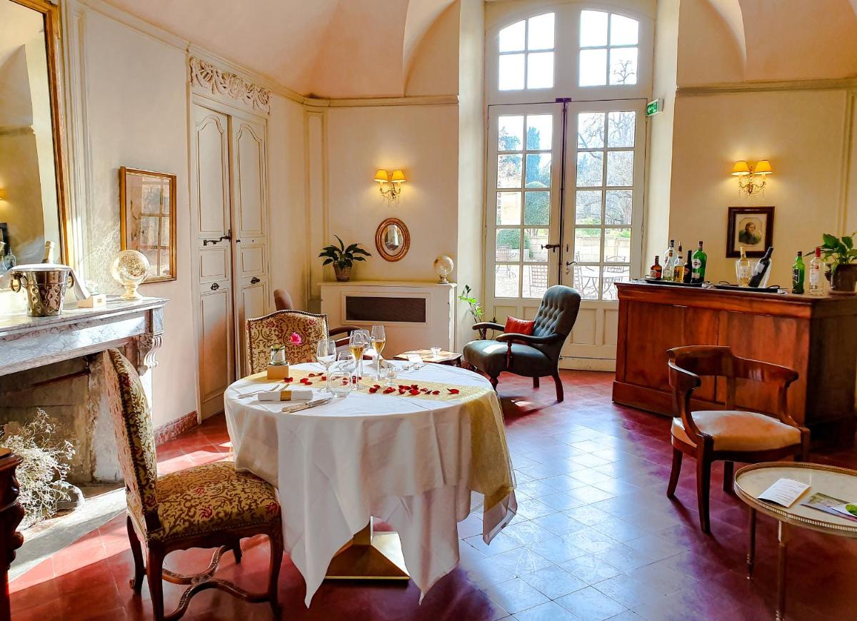 Chateau De Roussan