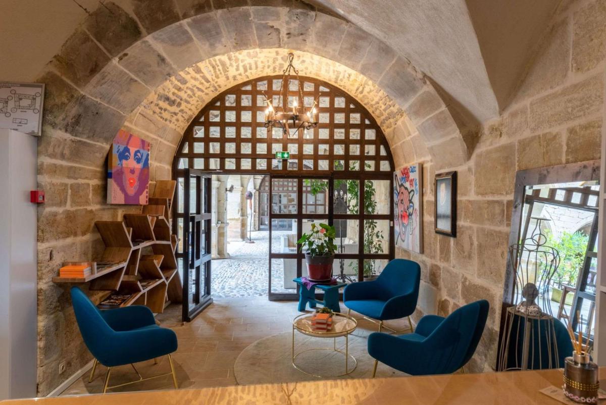 Chateau des Ducs de Joyeuse, BW Signature Collection