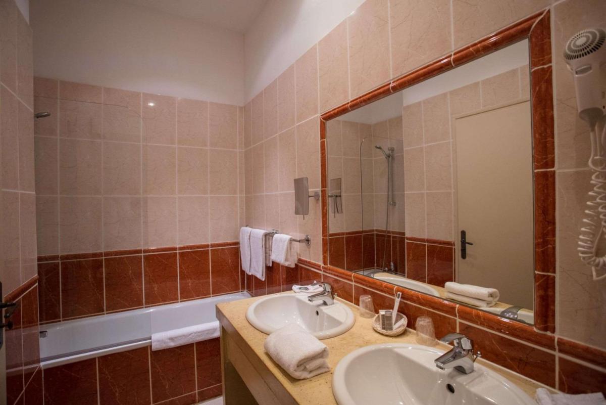 Chateau des Ducs de Joyeuse, BW Signature Collection