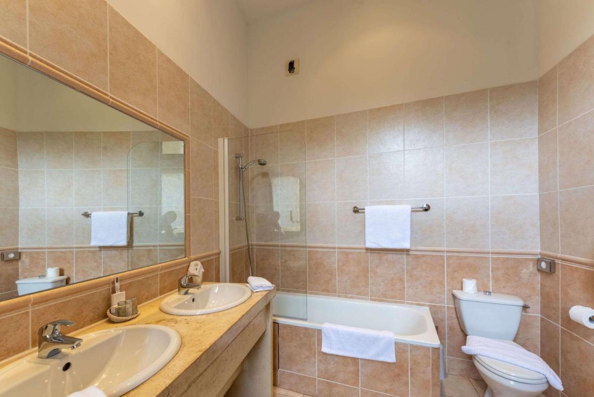 Chateau des Ducs de Joyeuse, BW Signature Collection