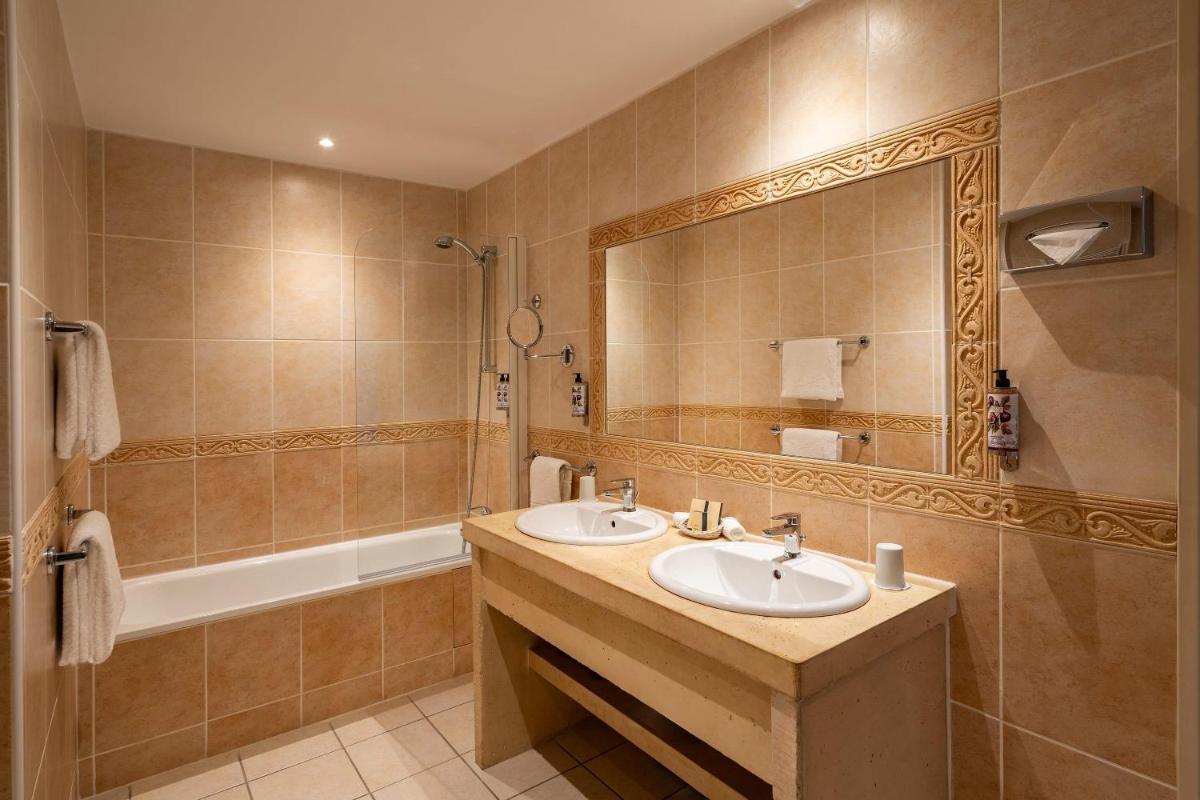 Chateau des Ducs de Joyeuse, BW Signature Collection