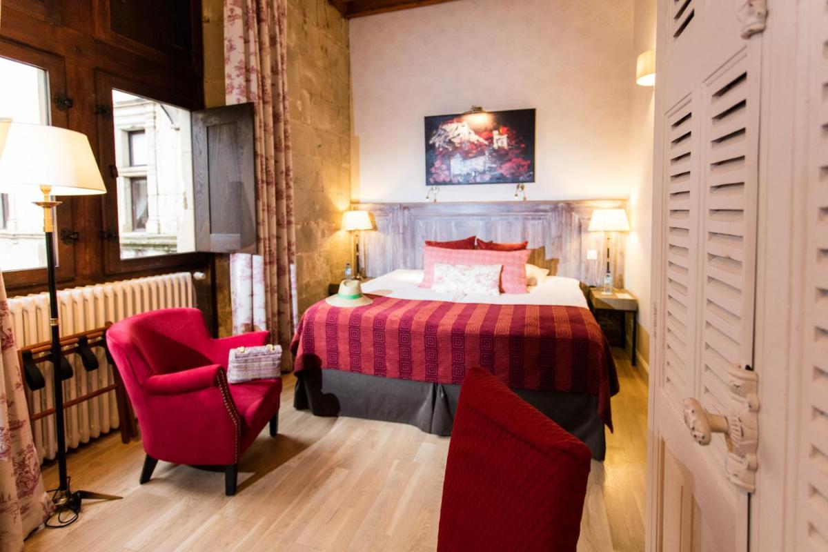 Chateau des Ducs de Joyeuse, BW Signature Collection