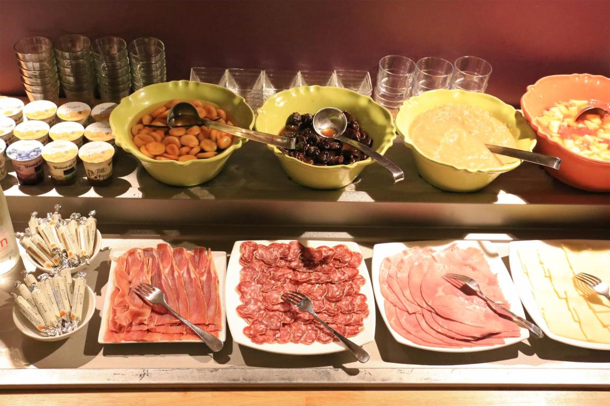 Chateau des Ducs de Joyeuse, BW Signature Collection