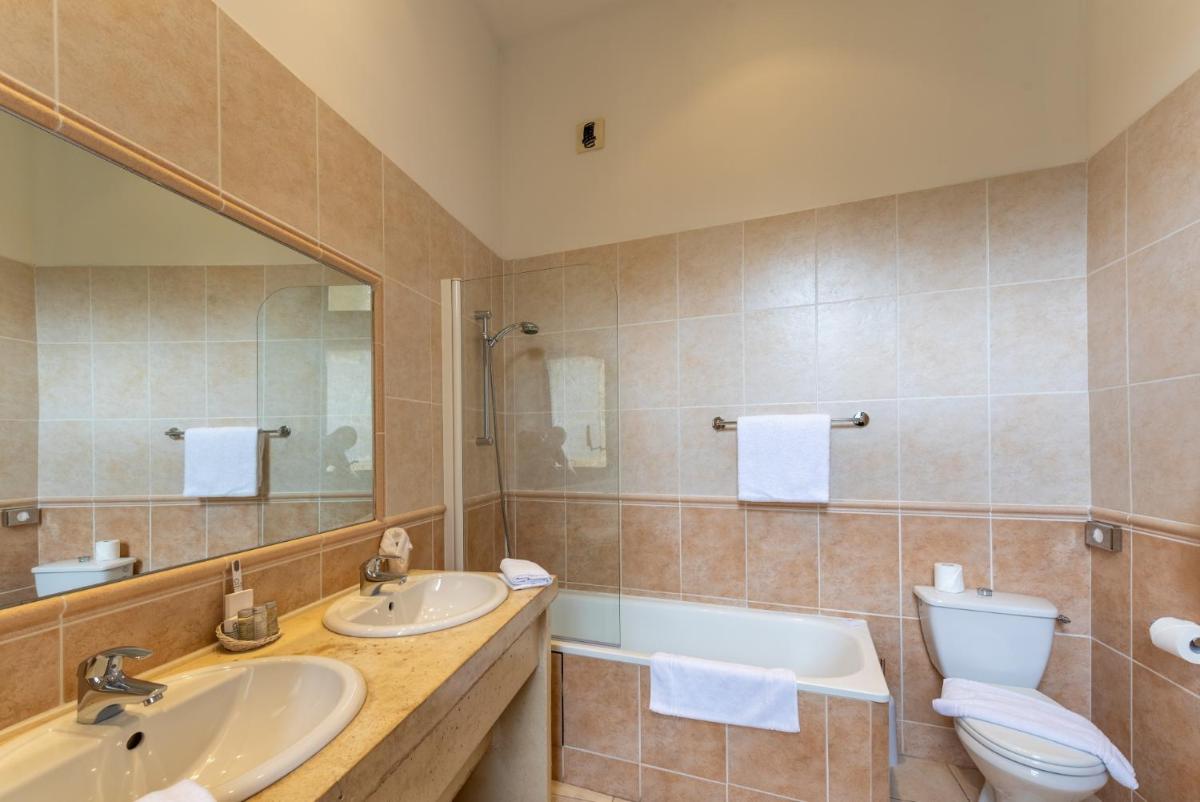 Chateau des Ducs de Joyeuse, BW Signature Collection