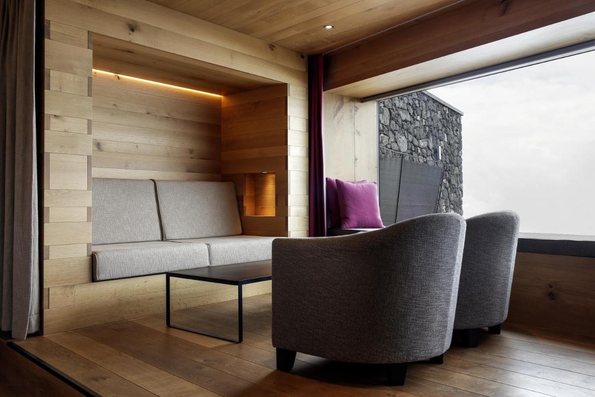Chetzeron Mountain Hotel