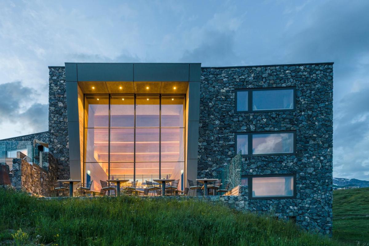 Chetzeron Mountain Hotel