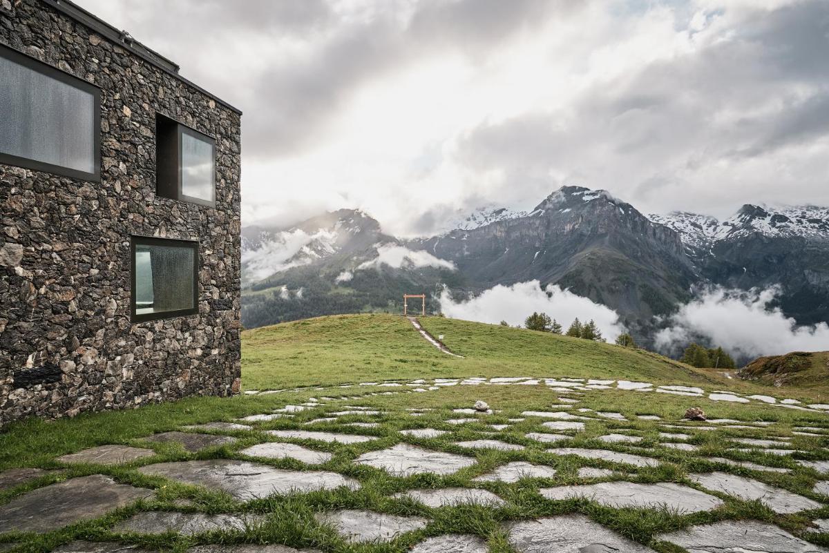 Chetzeron Mountain Hotel
