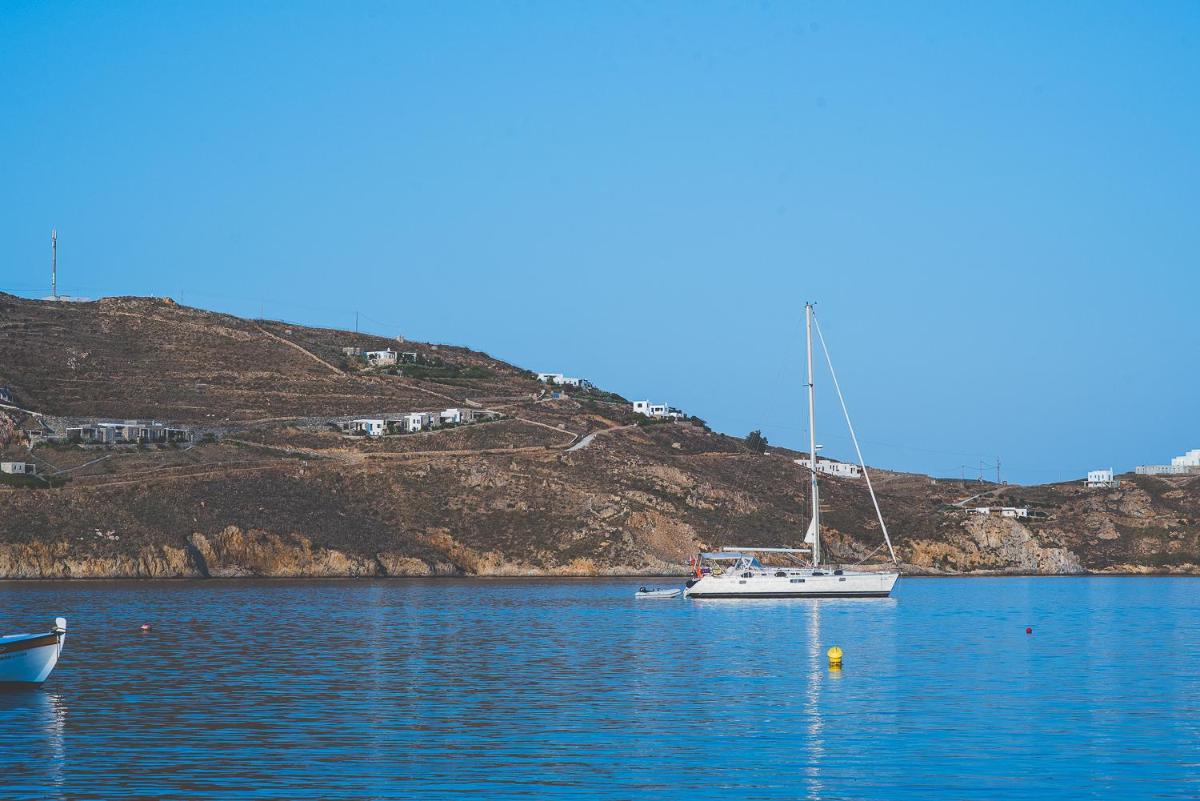 Chill & Co. Serifos