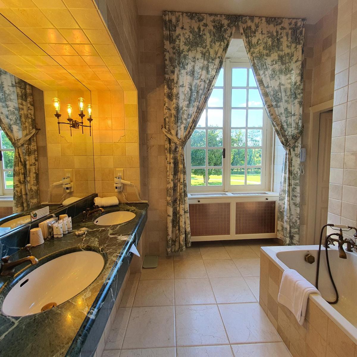 Château de Vault de Lugny