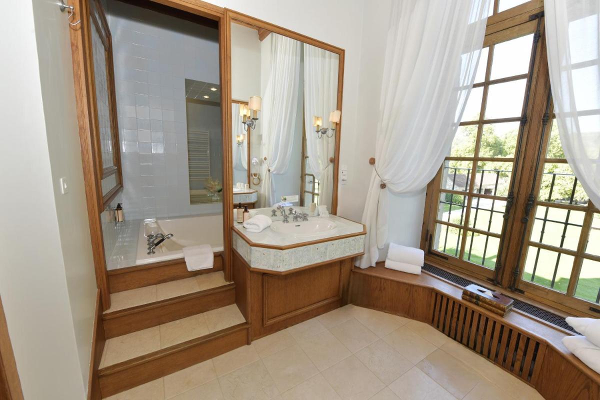 Château de Vault de Lugny