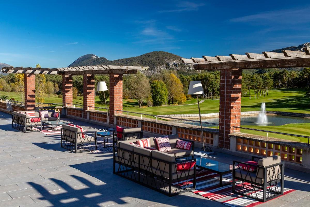 Château et Golf De Taulane