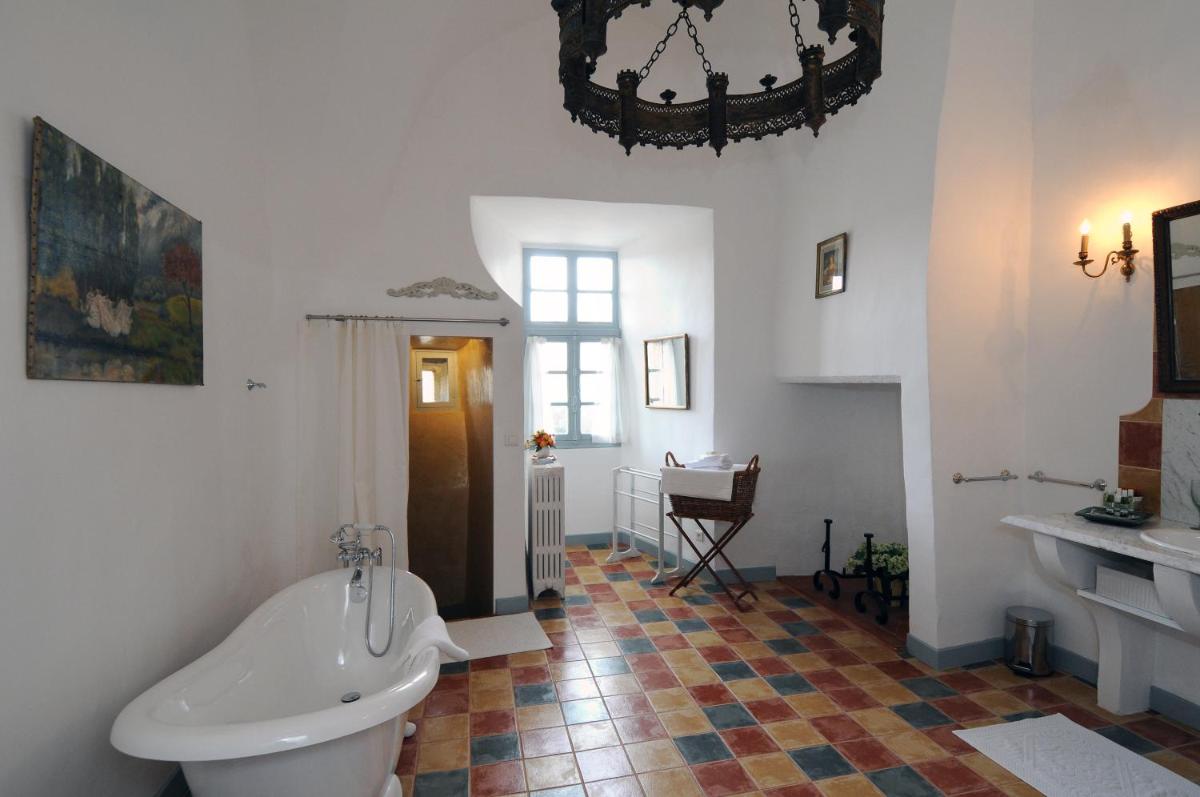 Château Royal de Saint Saturnin - Les Collectionneurs