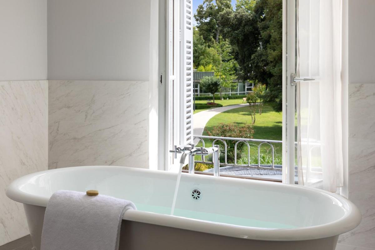 Château Belmont Tours by The Crest Collection