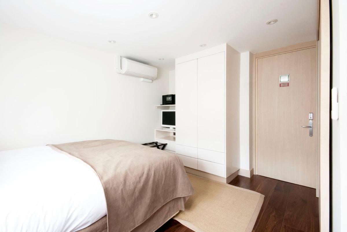 Claverley Court Apartments Knightsbridge