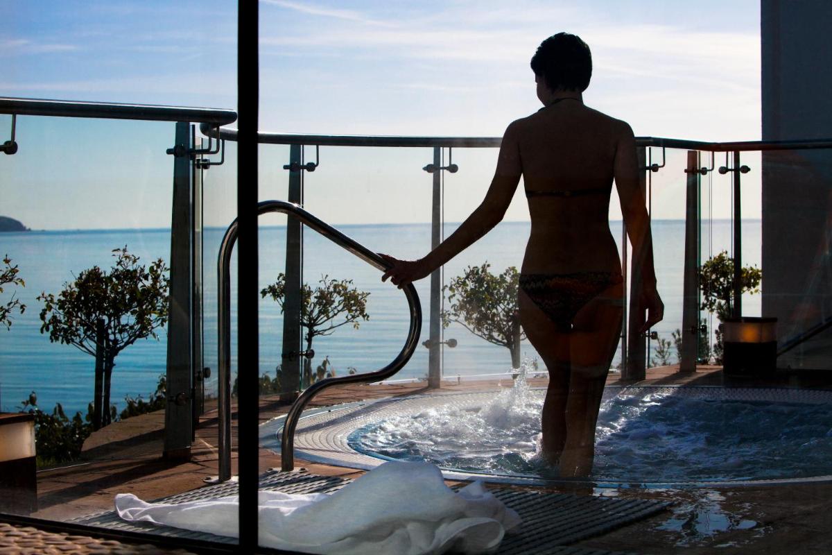 Cliff House Hotel