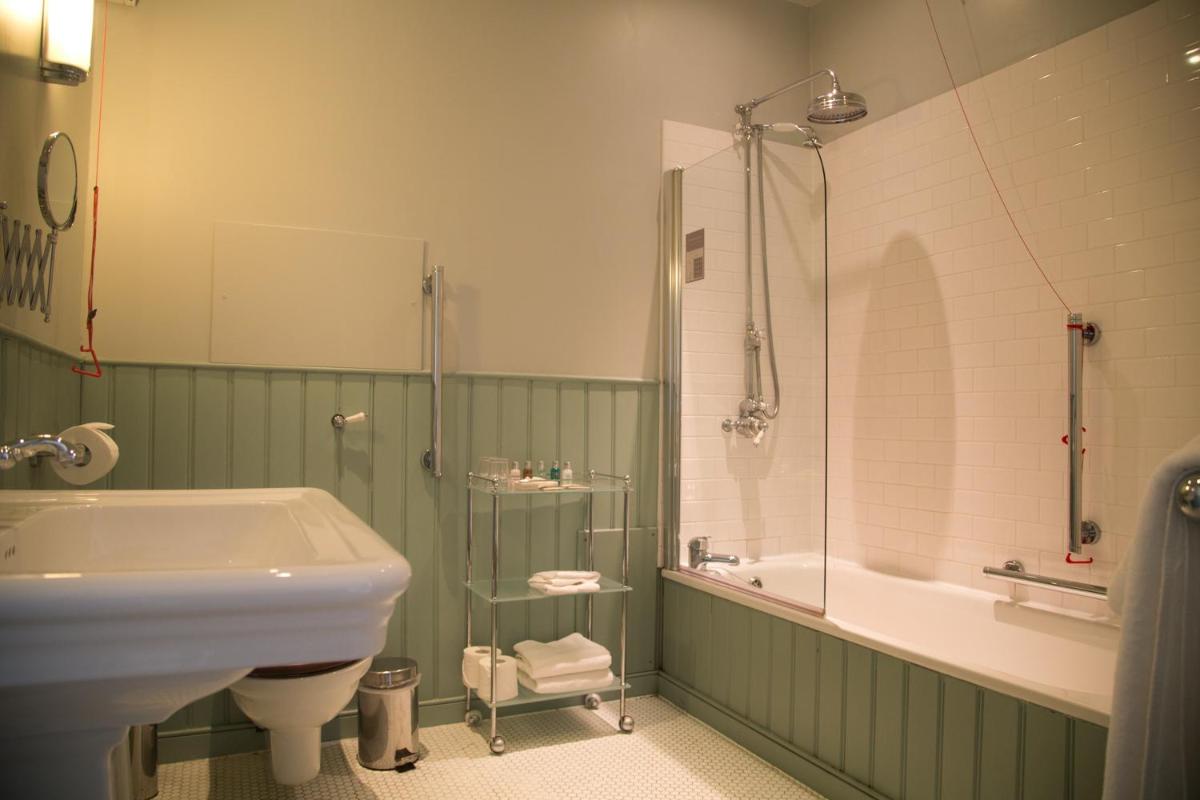 Collingwood Arms Hotel