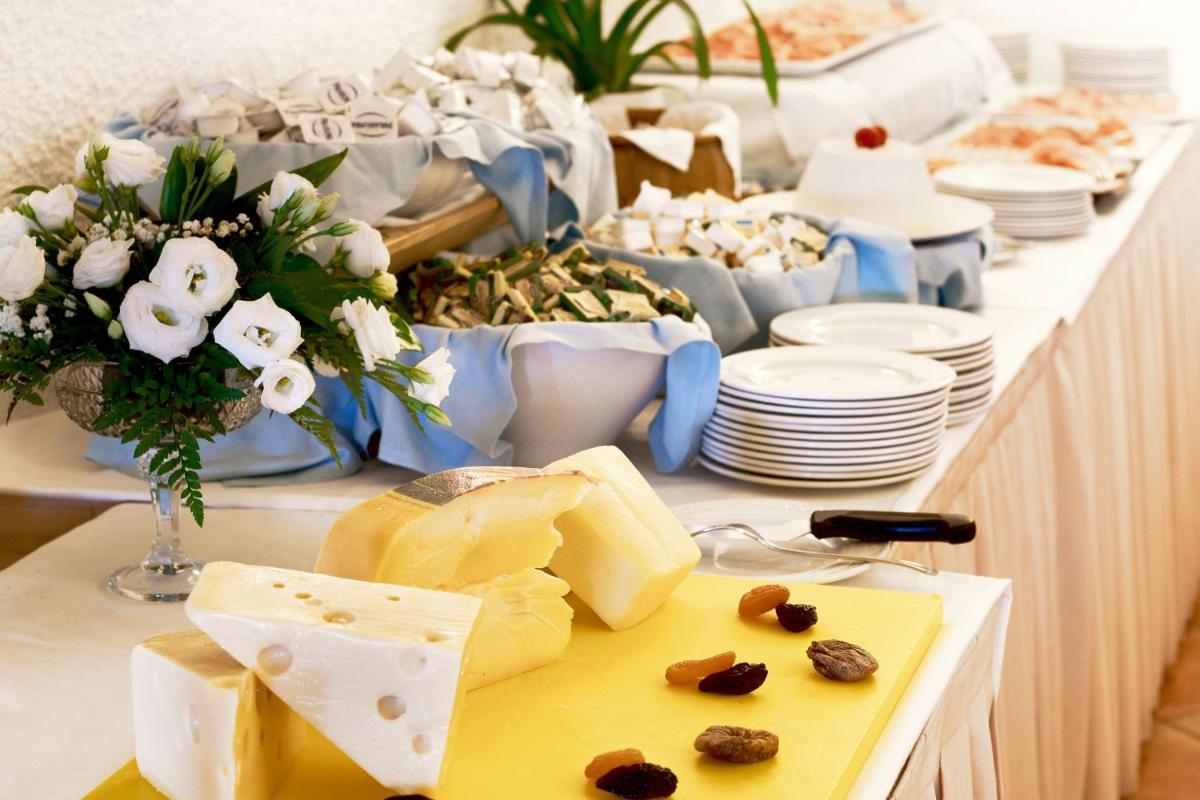 COLONNA GRAND HOTEL CAPO TESTA, a Colonna Luxury Beach Hotel, Santa Teresa Sardegna