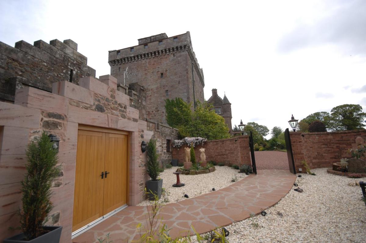Comlongon Castle