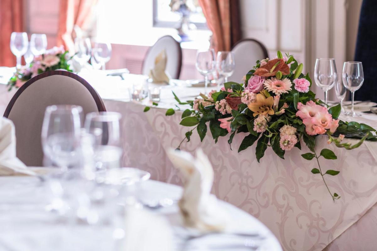 Coombe Abbey Hotel