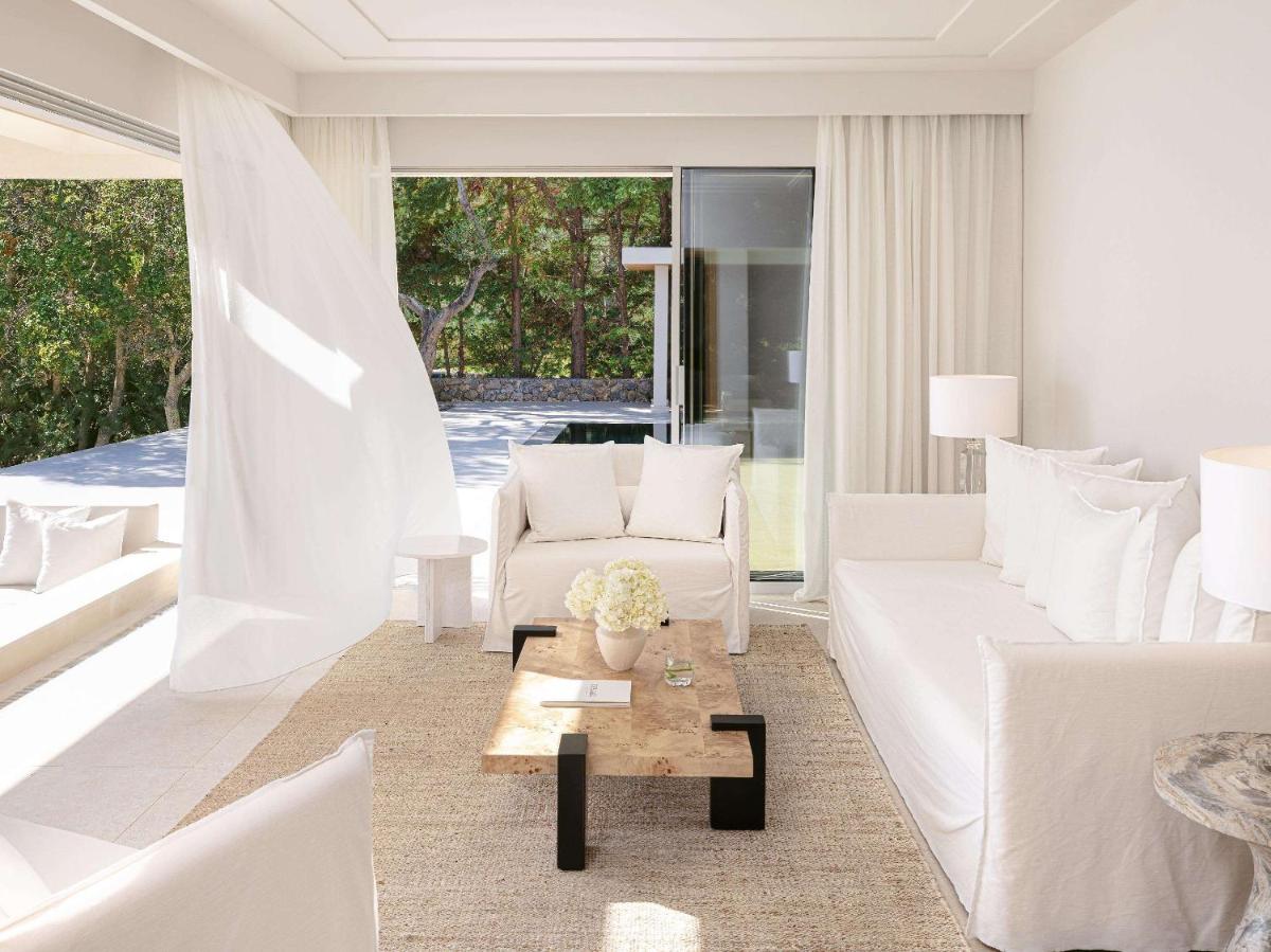 Corfu Imperial, A Resort to Live