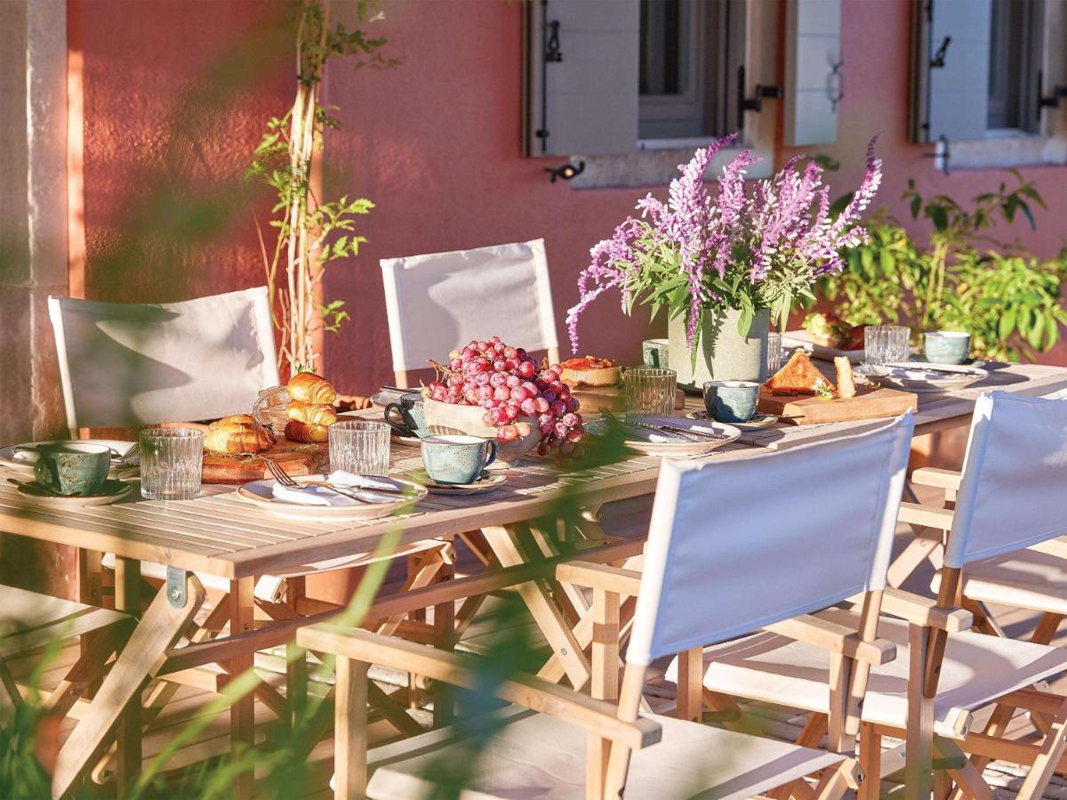 Corfu Imperial, A Resort to Live