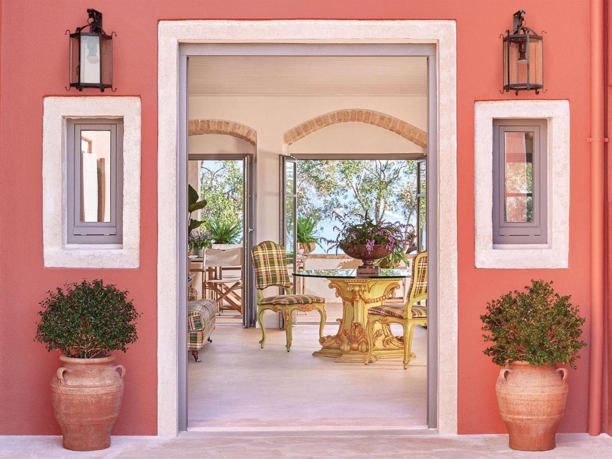 Corfu Imperial, A Resort to Live