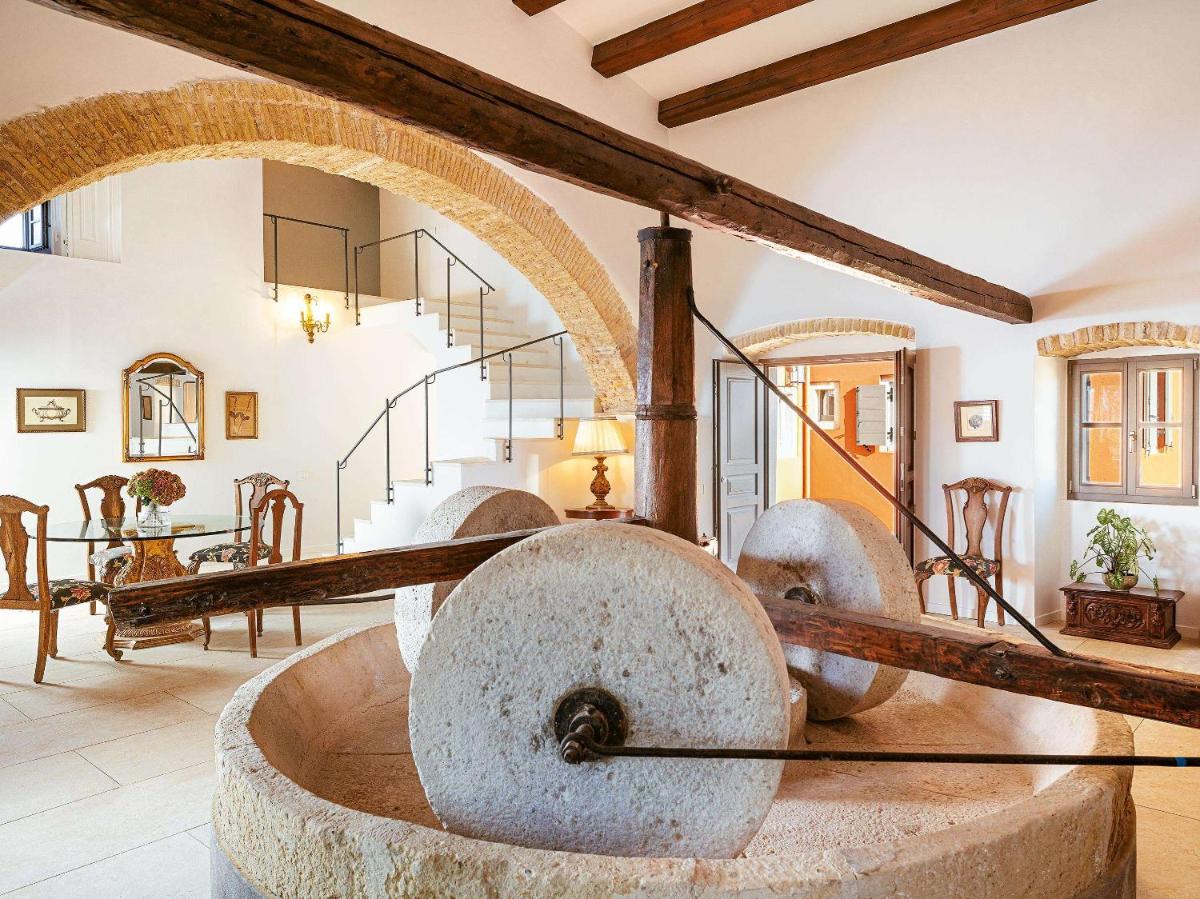 Corfu Imperial, A Resort to Live