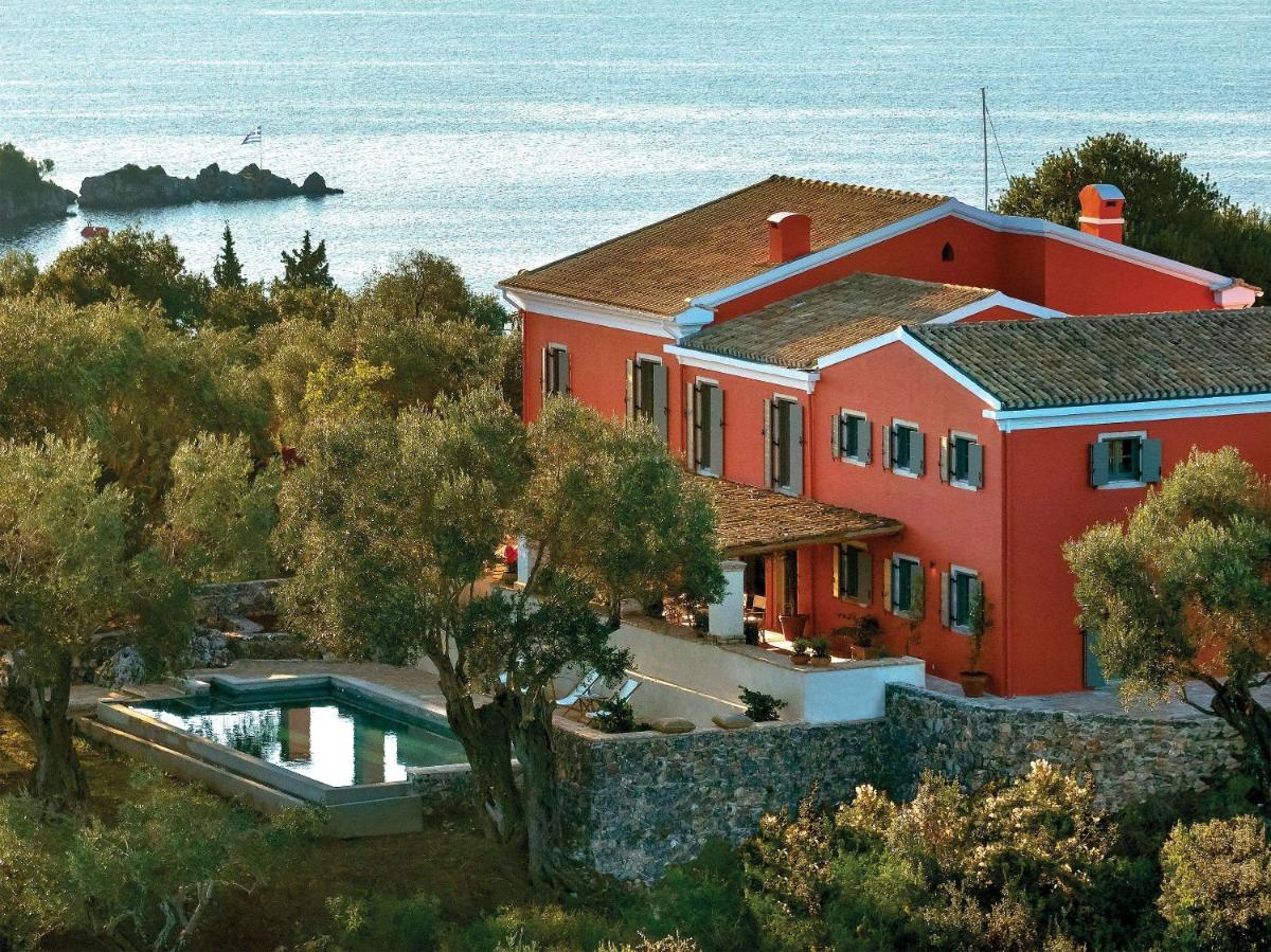 Corfu Imperial, A Resort to Live