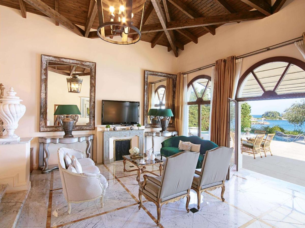 Corfu Imperial, A Resort to Live