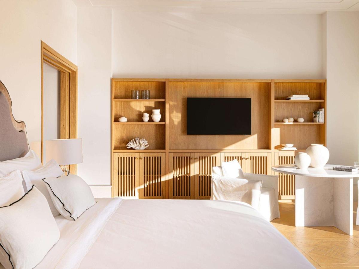 Corfu Imperial, A Resort to Live