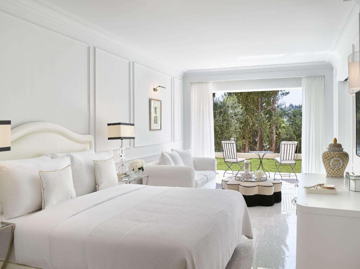 Corfu Imperial, A Resort to Live