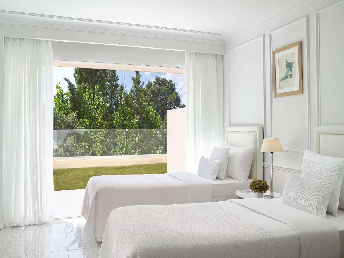 Corfu Imperial, A Resort to Live