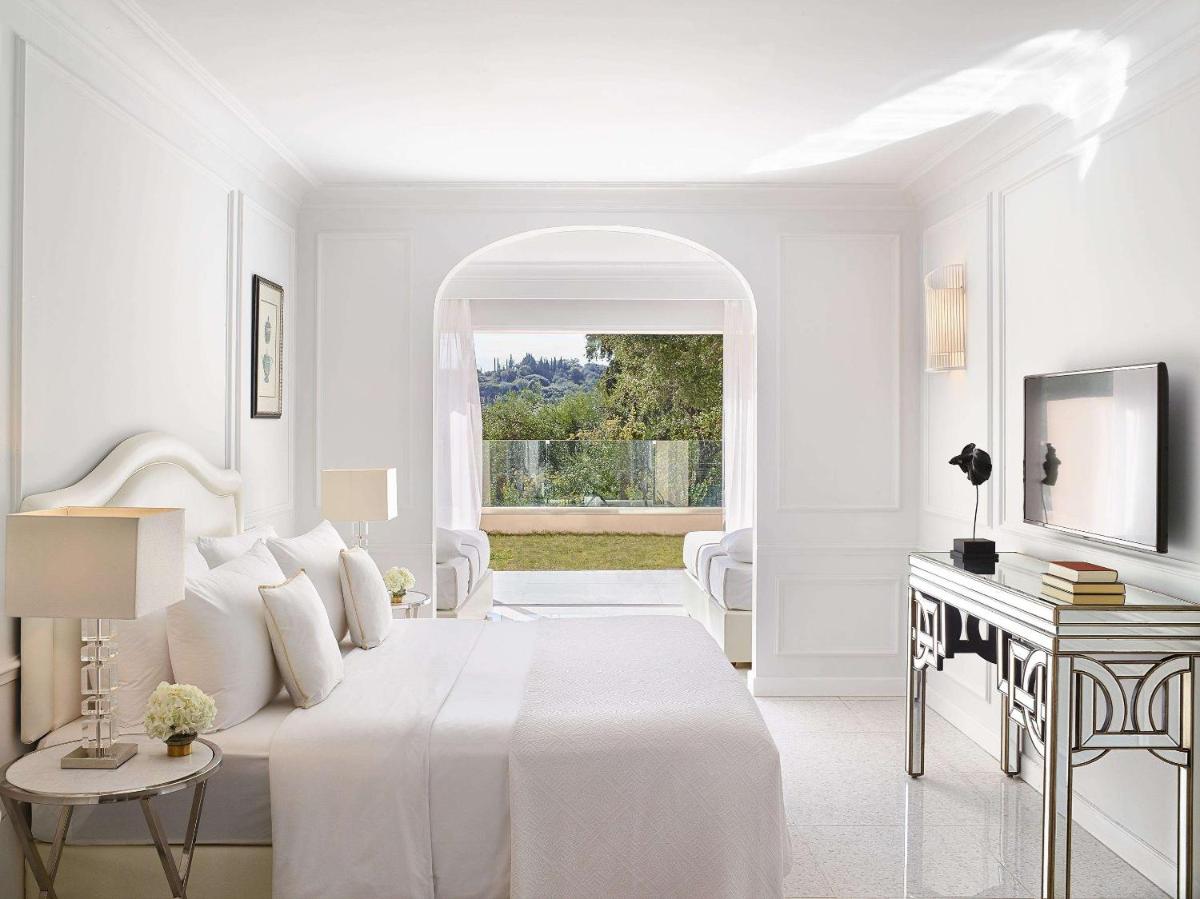 Corfu Imperial, A Resort to Live