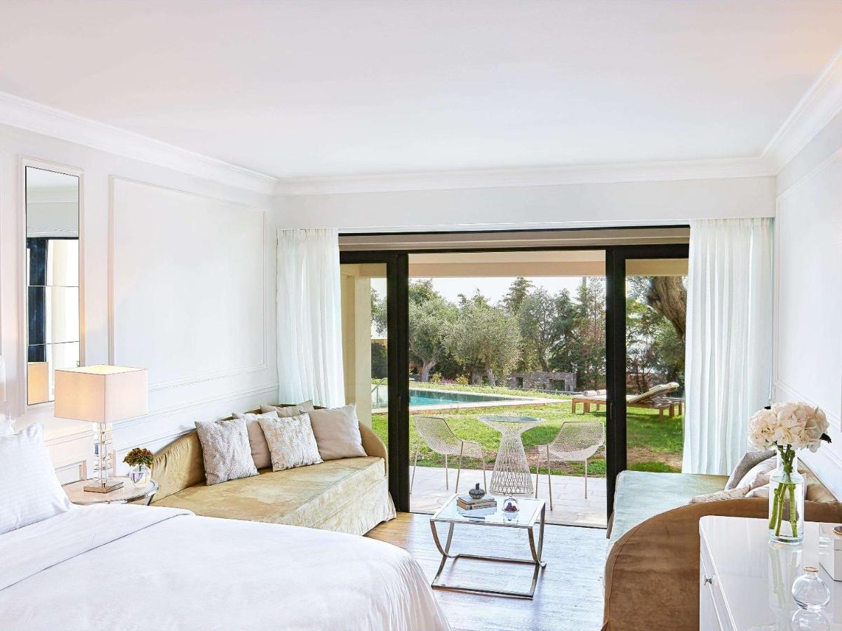 Corfu Imperial, A Resort to Live