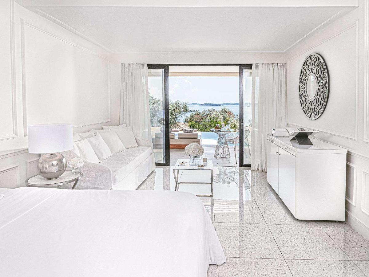 Corfu Imperial, A Resort to Live