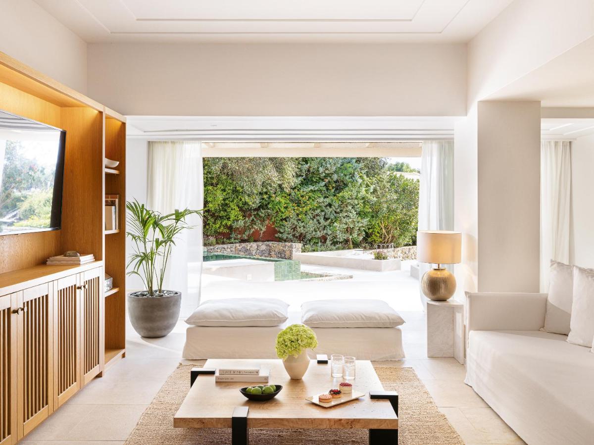 Corfu Imperial, A Resort to Live
