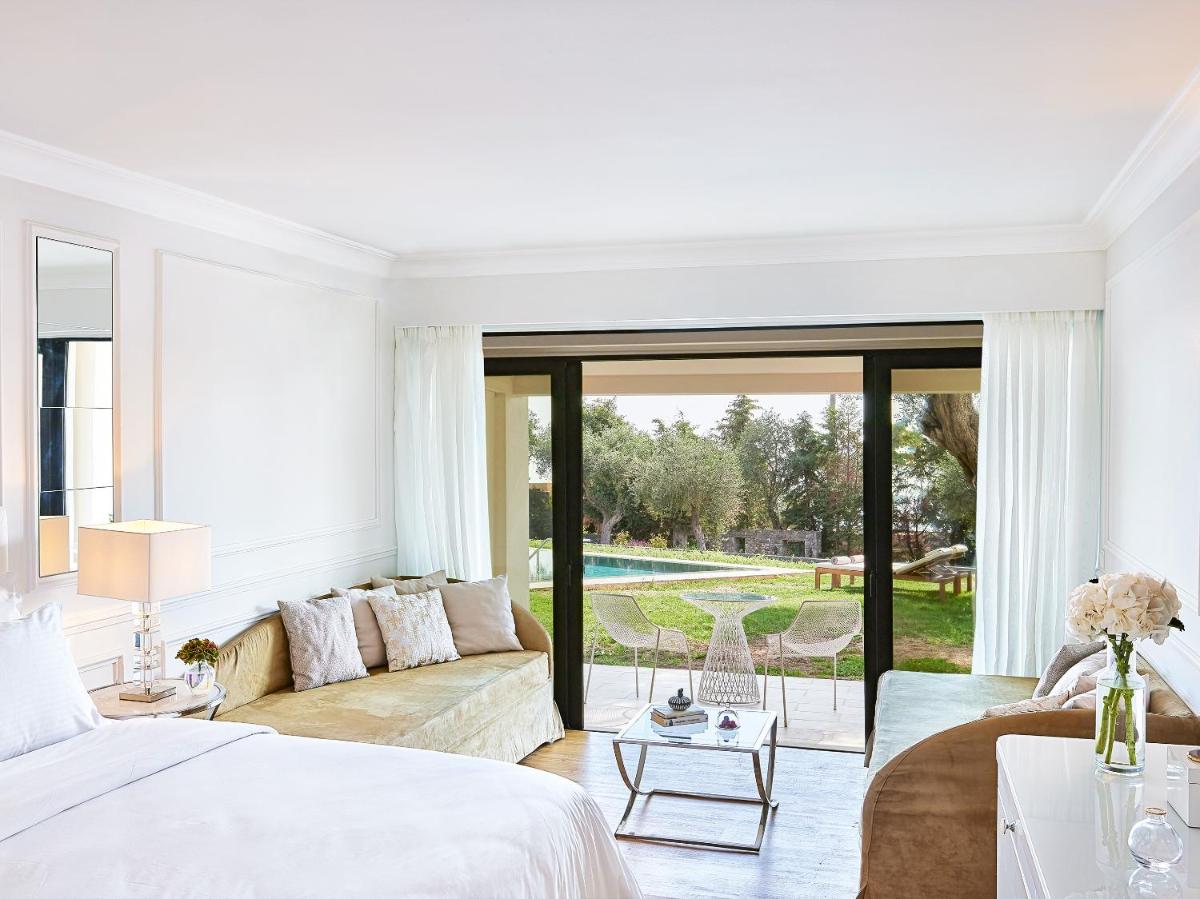 Corfu Imperial, A Resort to Live