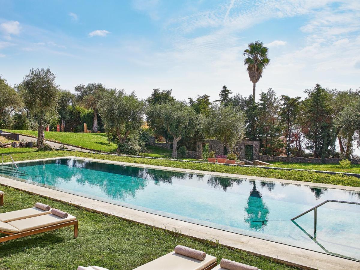 Corfu Imperial, A Resort to Live