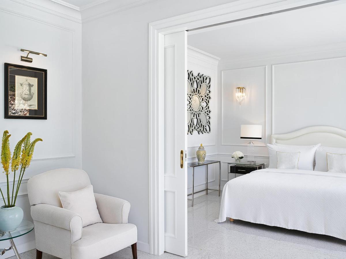 Corfu Imperial, A Resort to Live