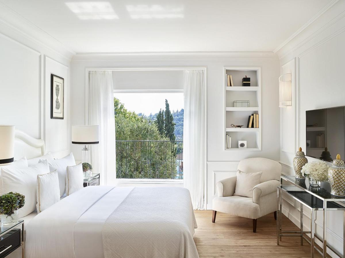 Corfu Imperial, A Resort to Live