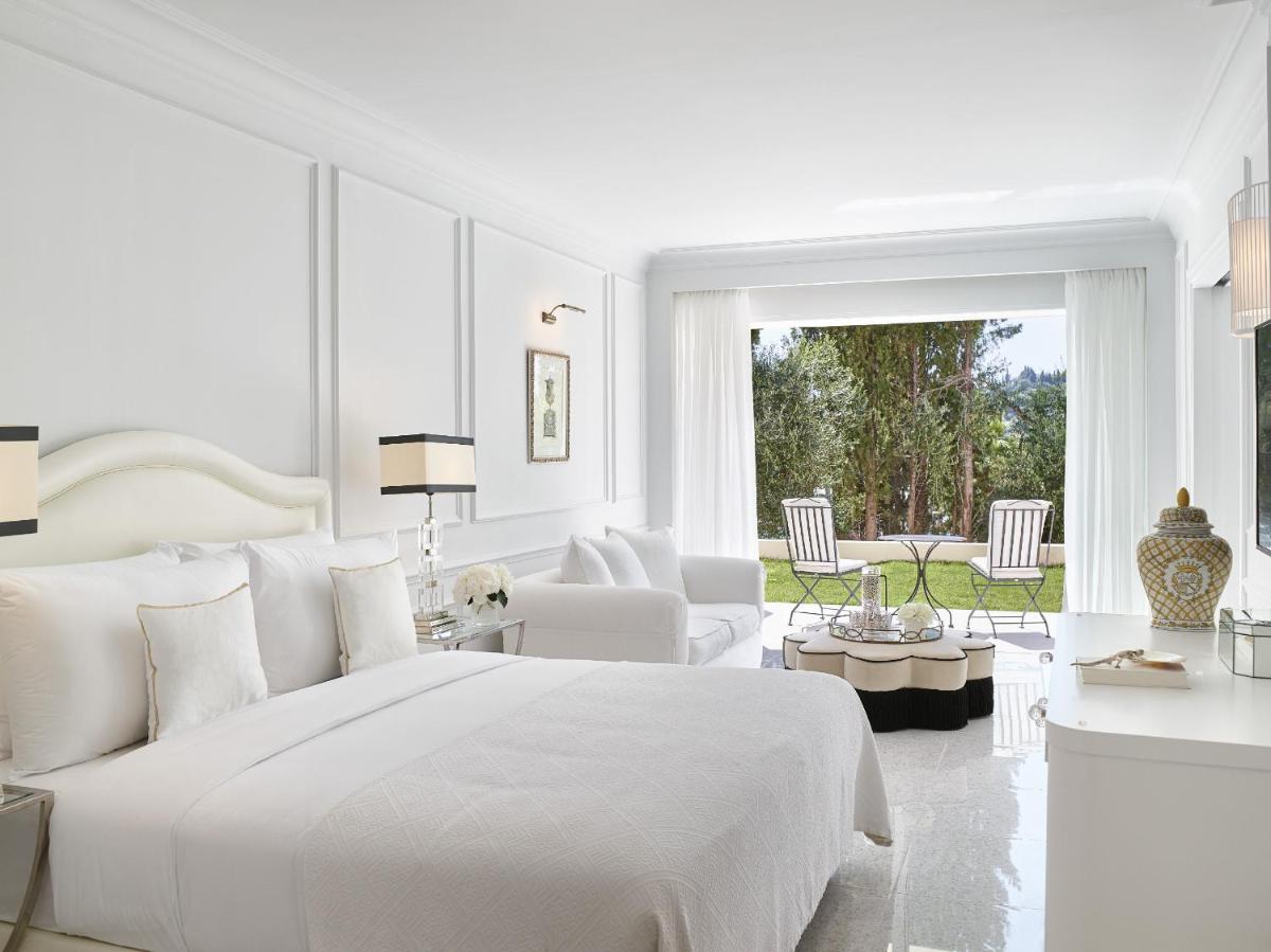 Corfu Imperial, A Resort to Live