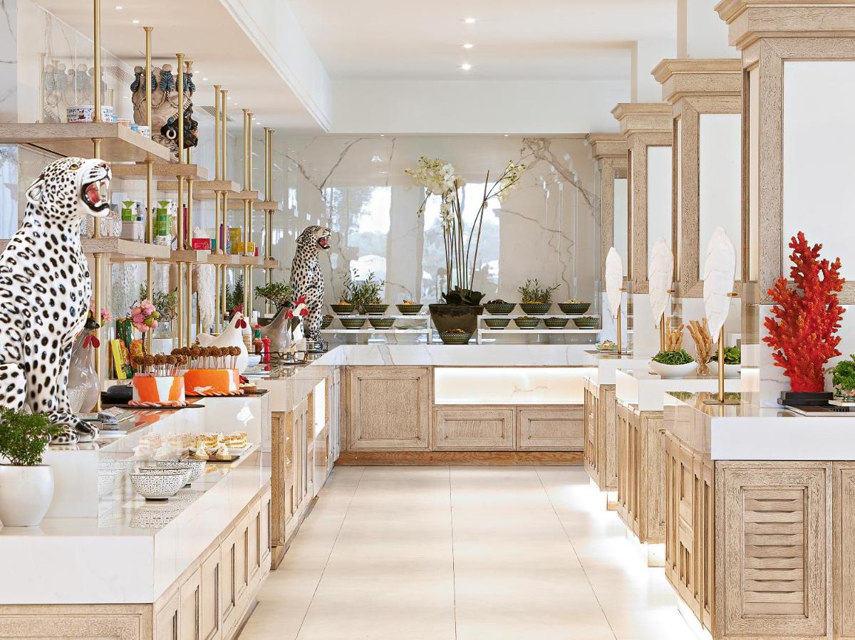 Corfu Imperial, A Resort to Live